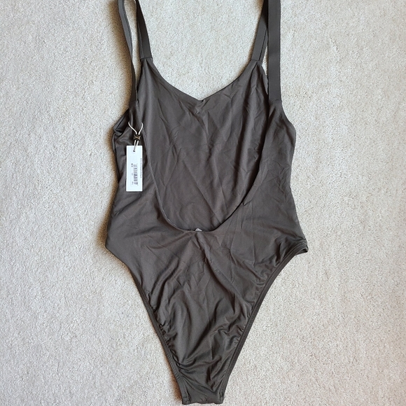 NWT Vitamin A Jadon Swimsuit Size 8 - Picture 6 of 16
